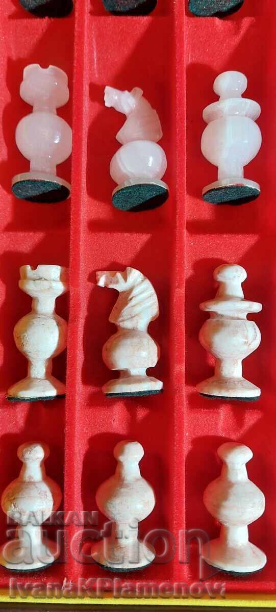 Livrarea Figurine de șah din onix pentru cunoscători