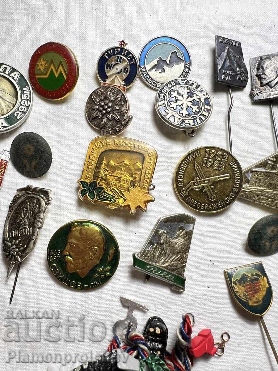 Livrarea COLECȚIE UNICĂ DE 30 DE INSIGNE TURISTICE RARE