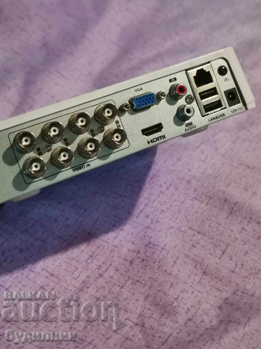 Аукцион Дивиер с диск. Перфектно състояние. Работещ за 8 камери. Суп