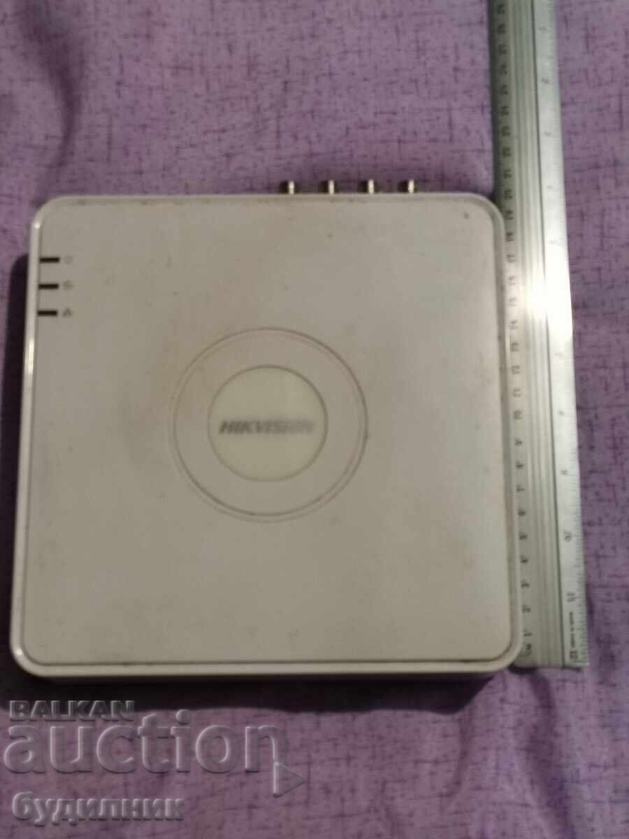 Дивиер с диск. Перфектно състояние. Работещ за 8 камери. Суп