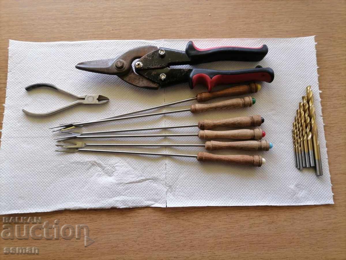 Lot de secatoare, furci, burghie, foarfecă pentru metal cu preț € 10.00 | 19.56 BGN