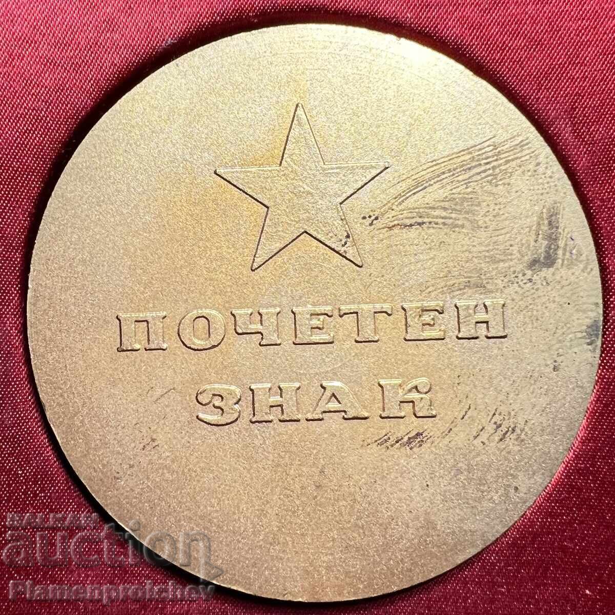 FOARTE RARĂ MEDALIE DE MASĂ INSIGNĂ ONOFICIARĂ VASIL LEVSKI cu preț € 1.50 | 2.93 BGN