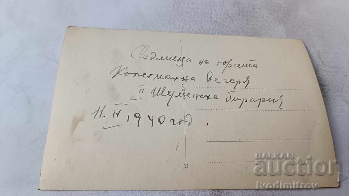 Fotografie Șumen Bărbați și femei la cină în a II-a berărie din Șumen cu preț € 3.38 | 6.61 BGN