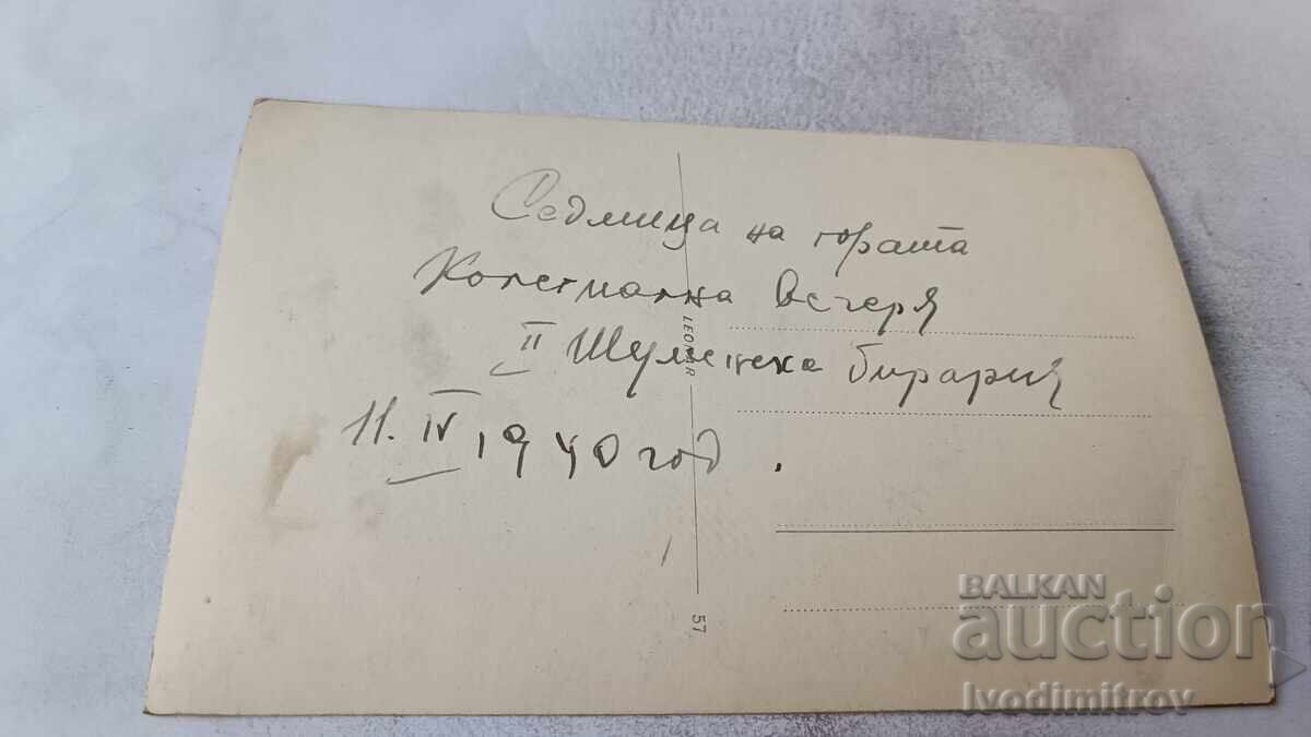 Снимка Шуменъ Мъже и жени на вечеря в II Шуменска бирария с цена € 3.38 | 6.61 лв. Снимка Шуменъ Мъже и жени на вечеря в II Шуменска бирария с цена € 3.38 | 6.61 лв.