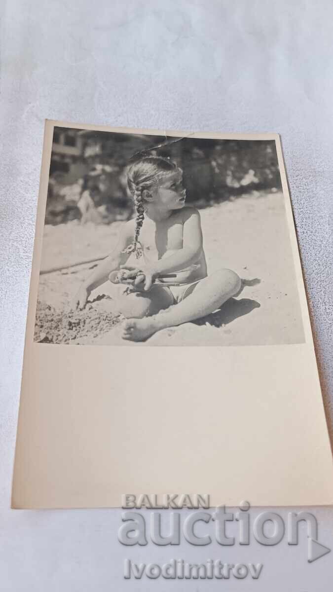 Fotografie fetiță Marco pe plajă