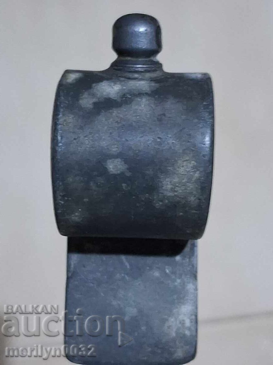 Стара метална полицейска свирка с цена € 29.55 | 57.79 лв.