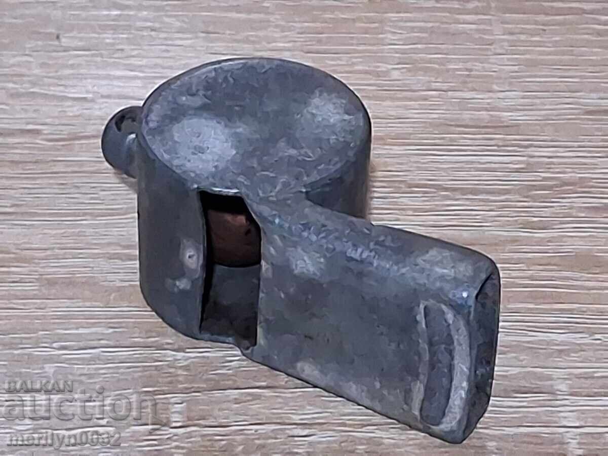 Доставка на Стара метална полицейска свирка