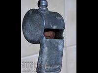 Παλιά μεταλλική σφυρίχτρα της αστυνομίας