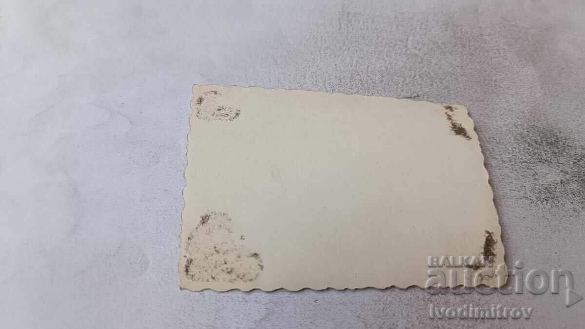 Fotografie băiat și fete pe plajă cu preț € 0.86 | 1.68 BGN