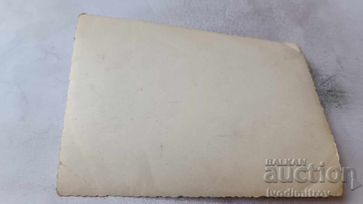 Foto Bărbați, femei și copii pe plajă cu preț € 0.83 | 1.62 BGN