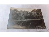 Fotografie Ofițeri pe un pod de lemn peste râu pe frontul P. M. C. (Primul Război Mondial)