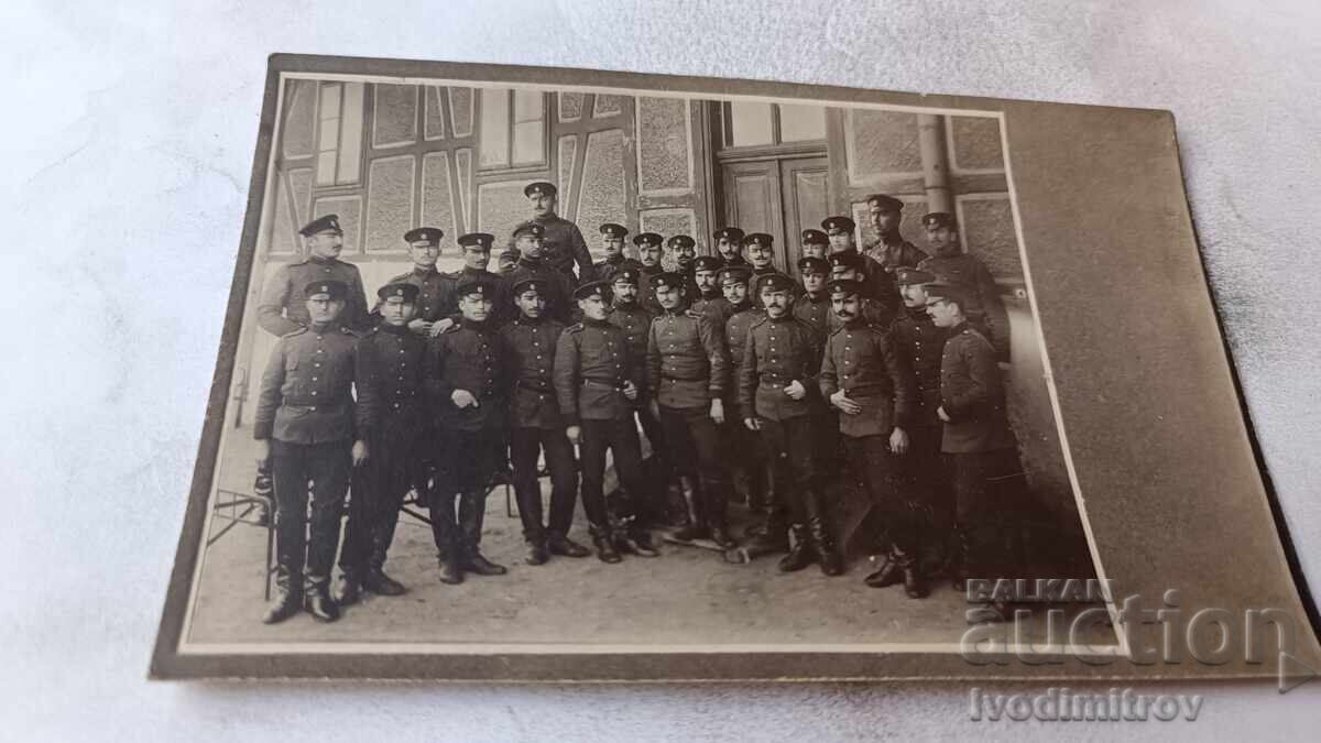 Fotografie Ofițeri și soldați pe front P M C