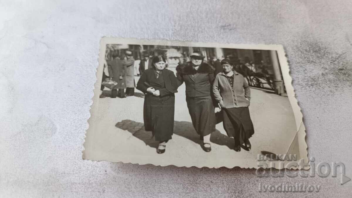 Φωτογραφία Σοφία Τρεις γυναίκες σε μια βόλτα