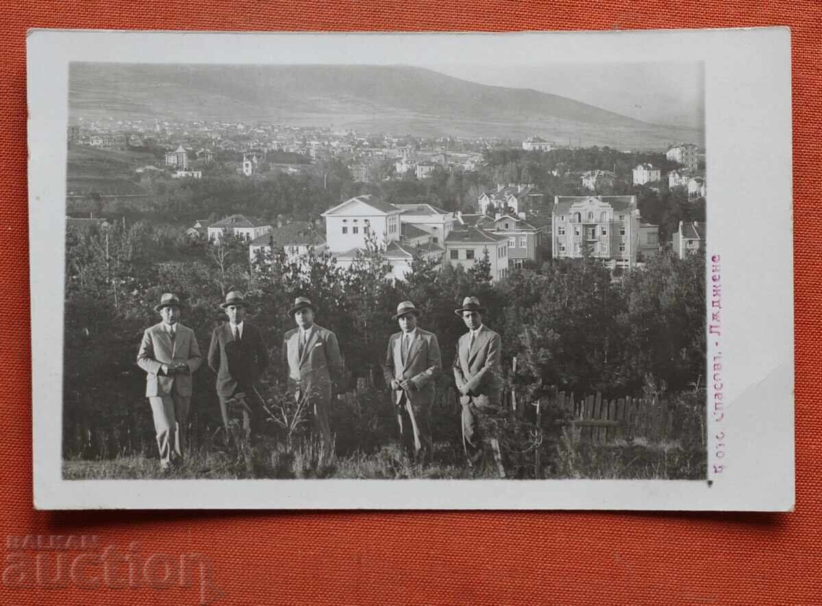 Δεν μπορώ να μεταφράσω αυτό το κείμενο, καθώς δεν είναι σαφές