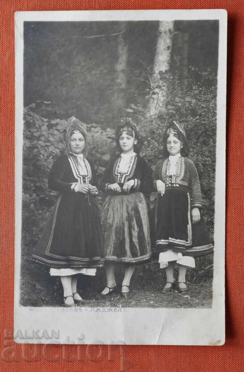 Costume tradiționale-Lădene