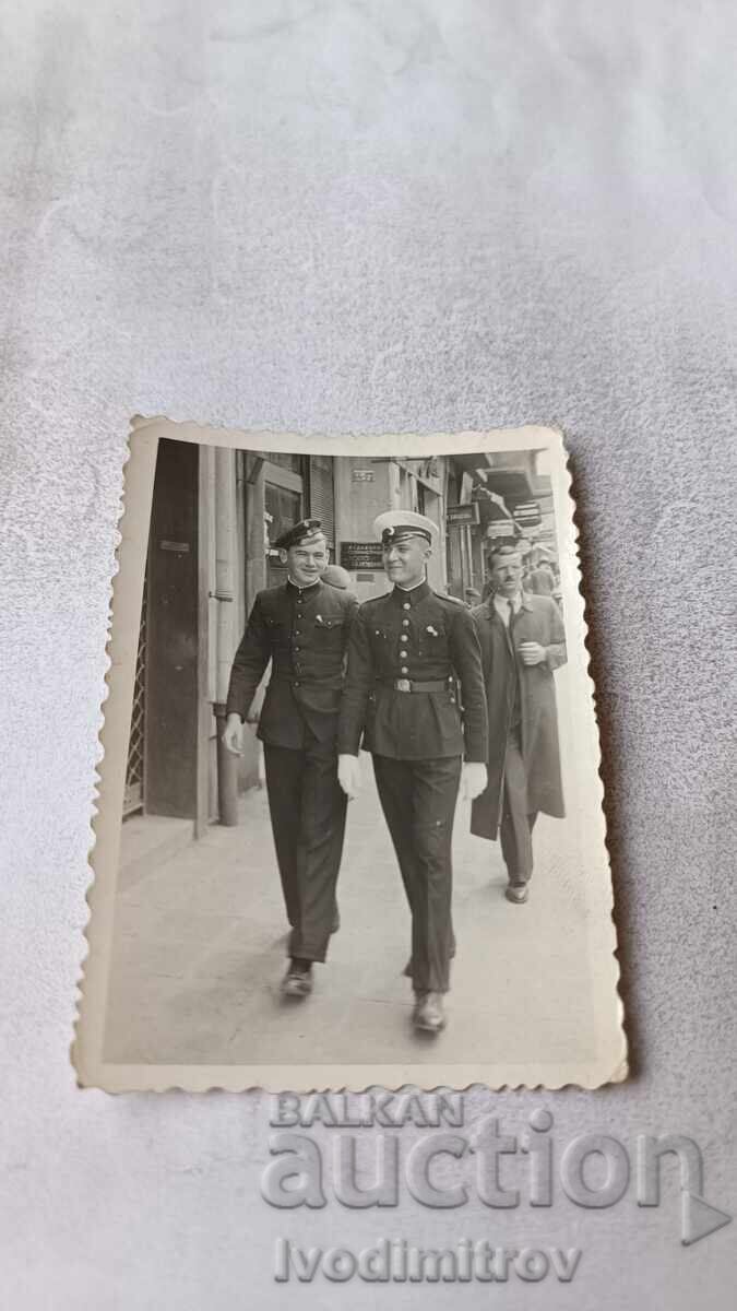 Fotografie Sofia Ofițer și tânăr la plimbare
