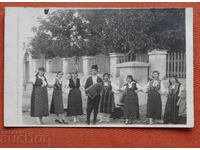 Costume Tradiționale Horă