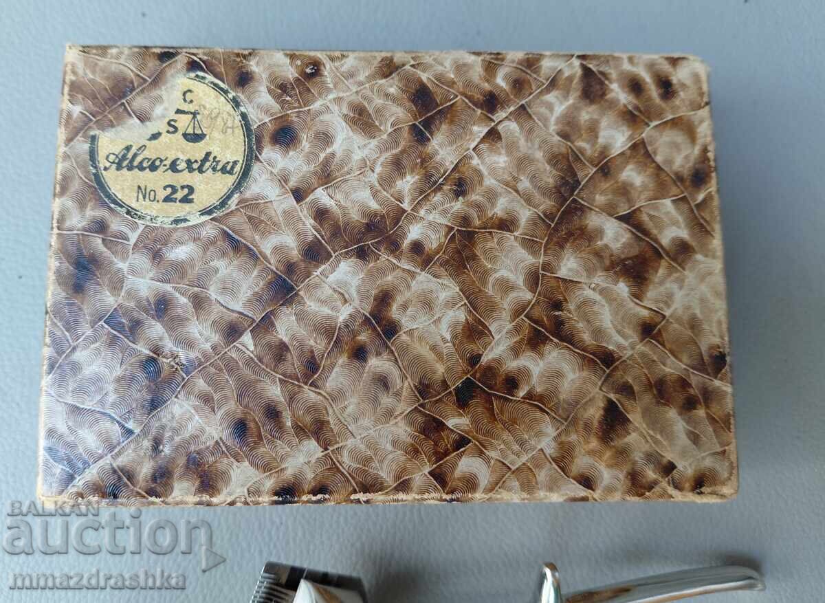 Licitație Mașină de tuns de 100 de ani, în cutie