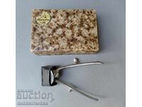 Mașină de tuns de 100 de ani, în cutie