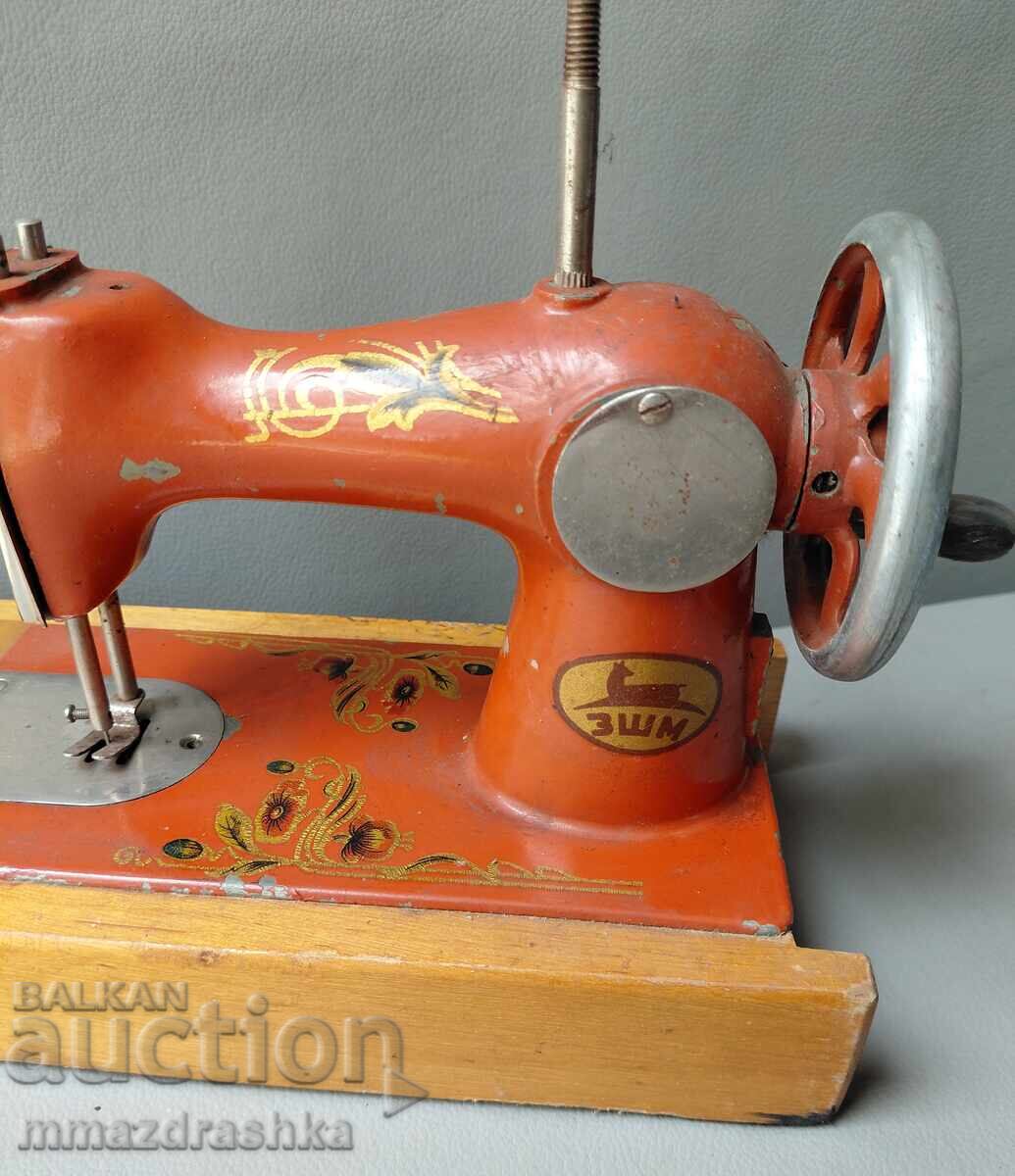 Детска шевна машина от соца с цена € 0.01 | 0.02 лв.