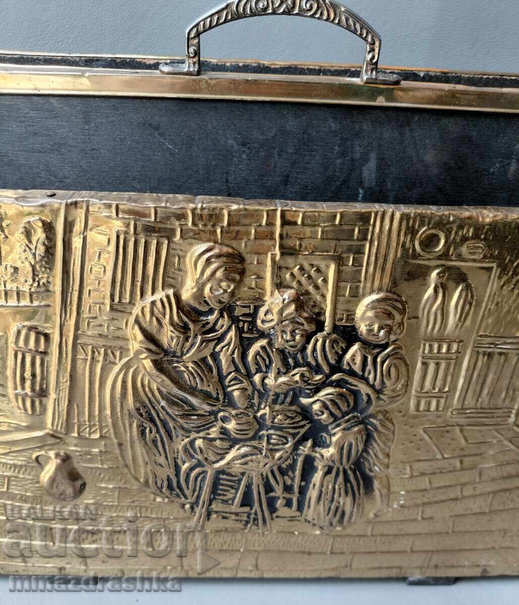 Suport din alamă pentru reviste cu scenă în relief cu preț € 0.01 | 0.02 BGN