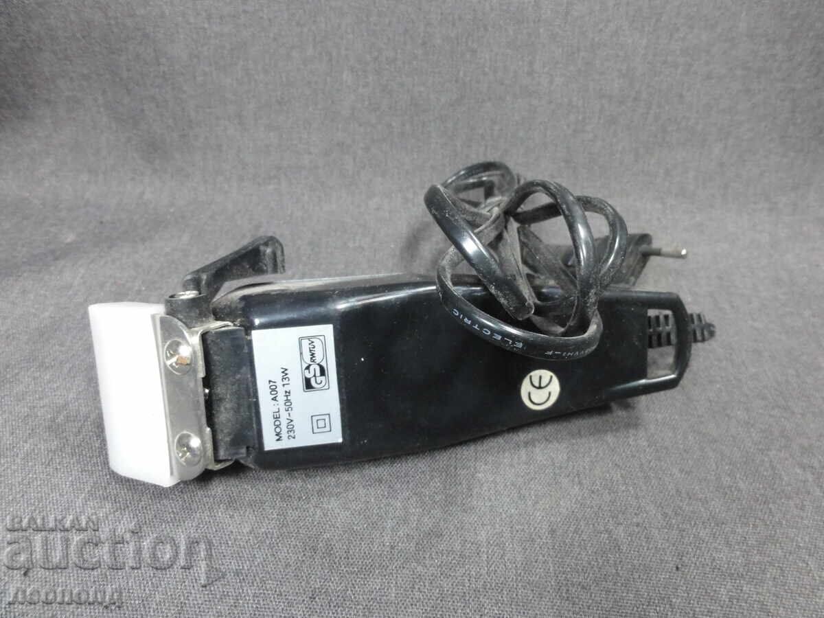 MAȘINĂ DE TUNS ELECTRICĂ RETRO VECHE, PREȚ MIC cu preț € 0.01 | 0.02 BGN