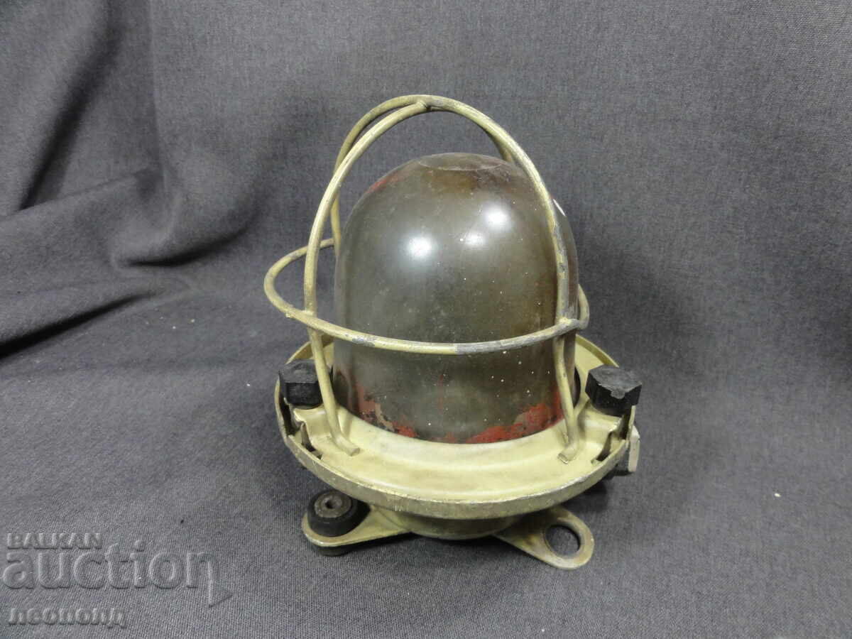 LAMPĂ INDUSTRIALĂ VECHE RETRO DE NAVĂ CU GRILAJ cu preț € 2.51 | 4.91 BGN