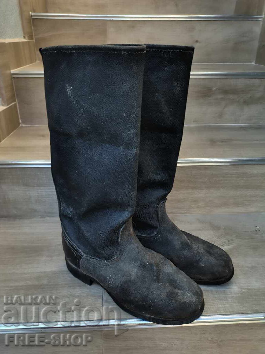 Cizme militare vechi cu preț € 59.99 | 117.33 BGN