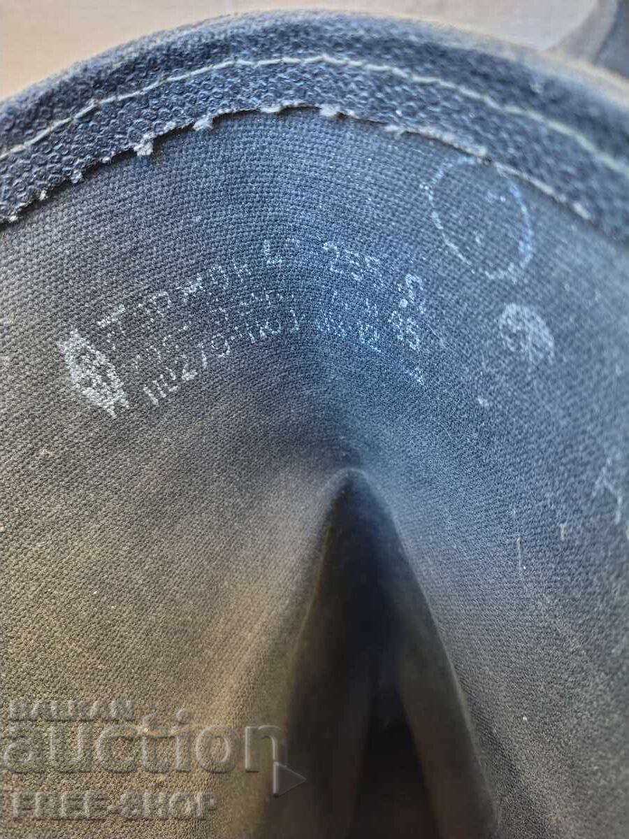 Παράδοση Παλιές Ρωσικές Στρατιωτικές Μπότες