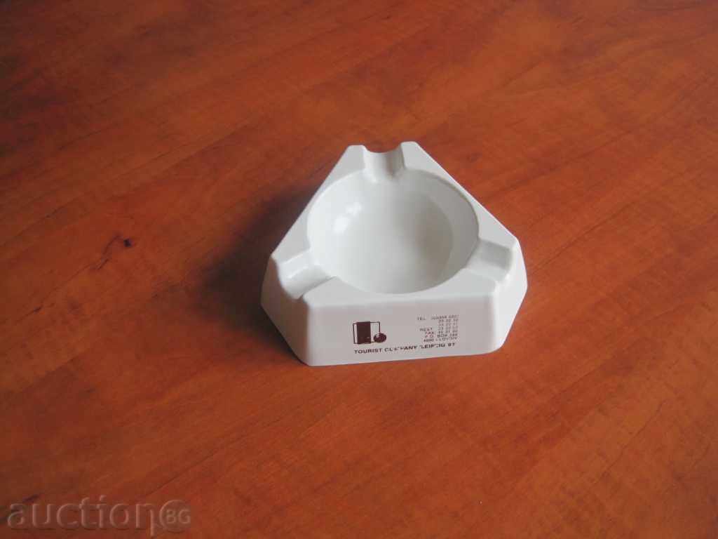 Licitație scrumieră