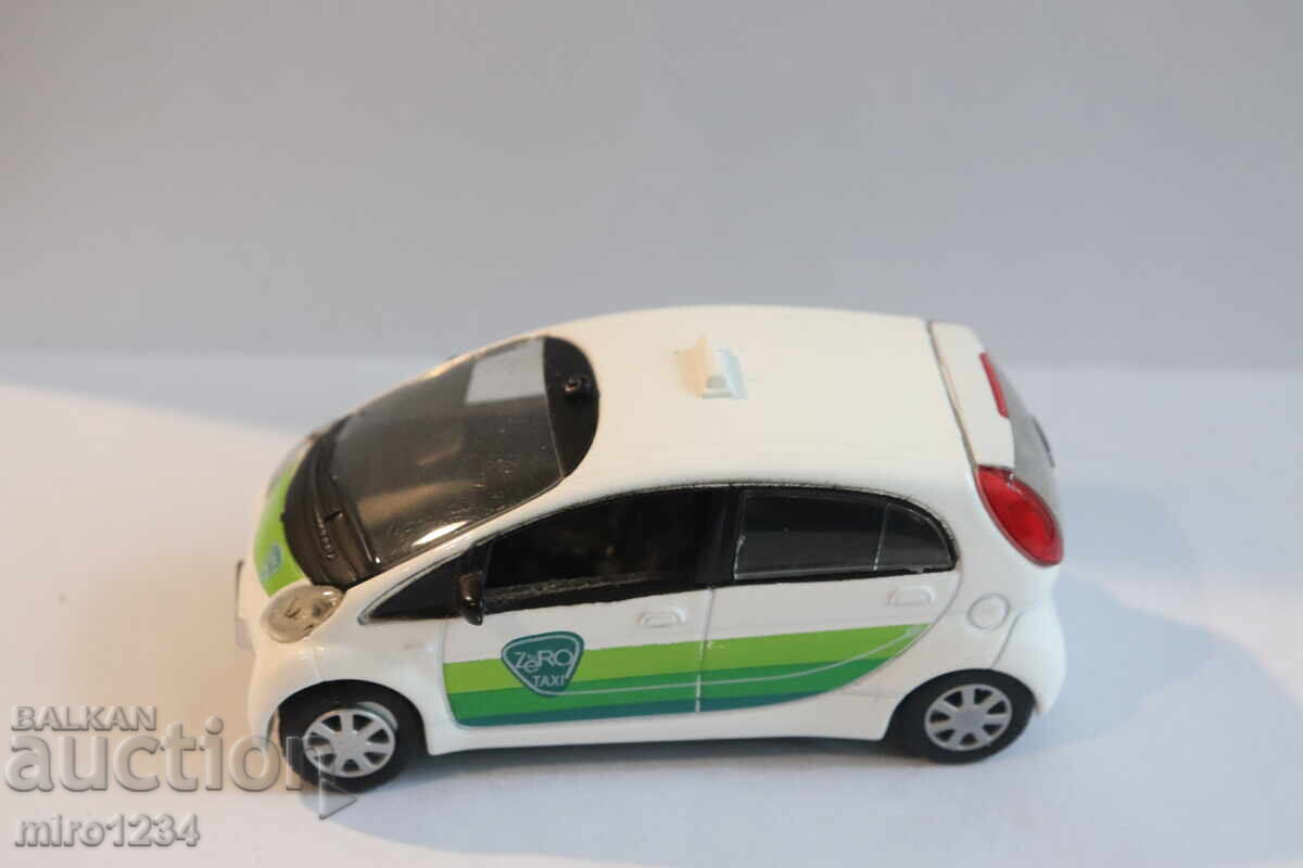 1/43 PEUGEOT TAXI MAȘINUȚĂ JUCĂRIE MODEL cu preț € 0.01 | 0.02 BGN