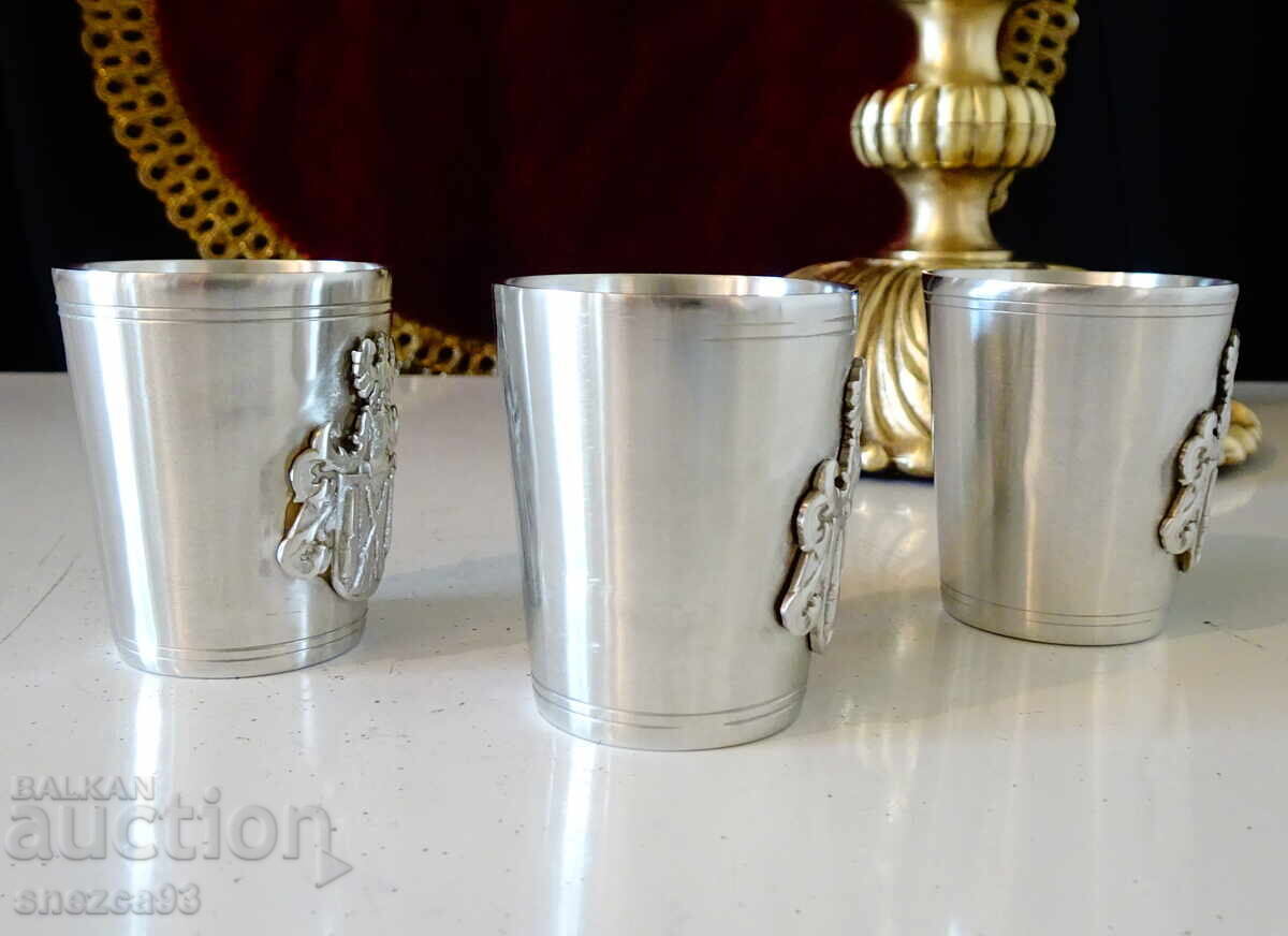 Аукцион Калаена чаша за ракия,рицар,пушки,орел.