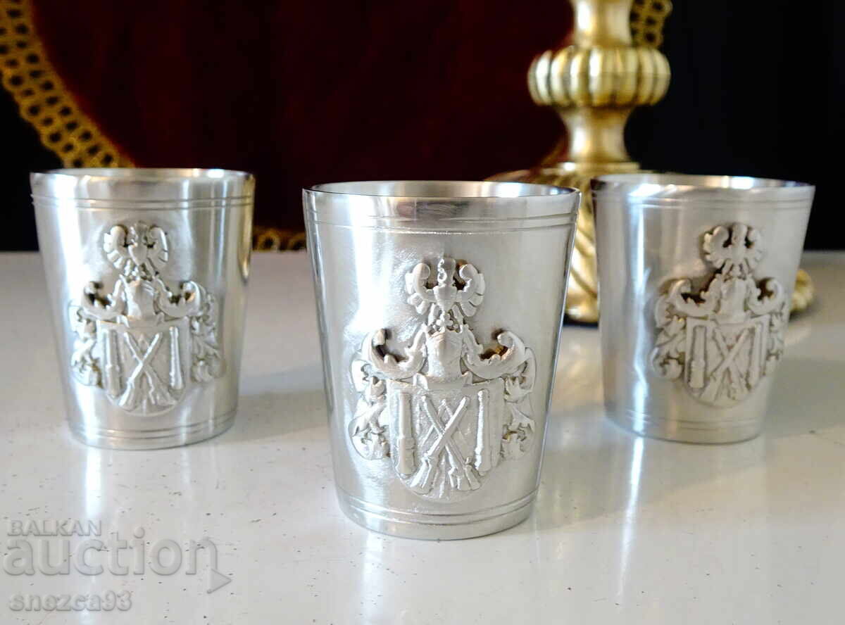 Калаена чаша за ракия,рицар,пушки,орел.