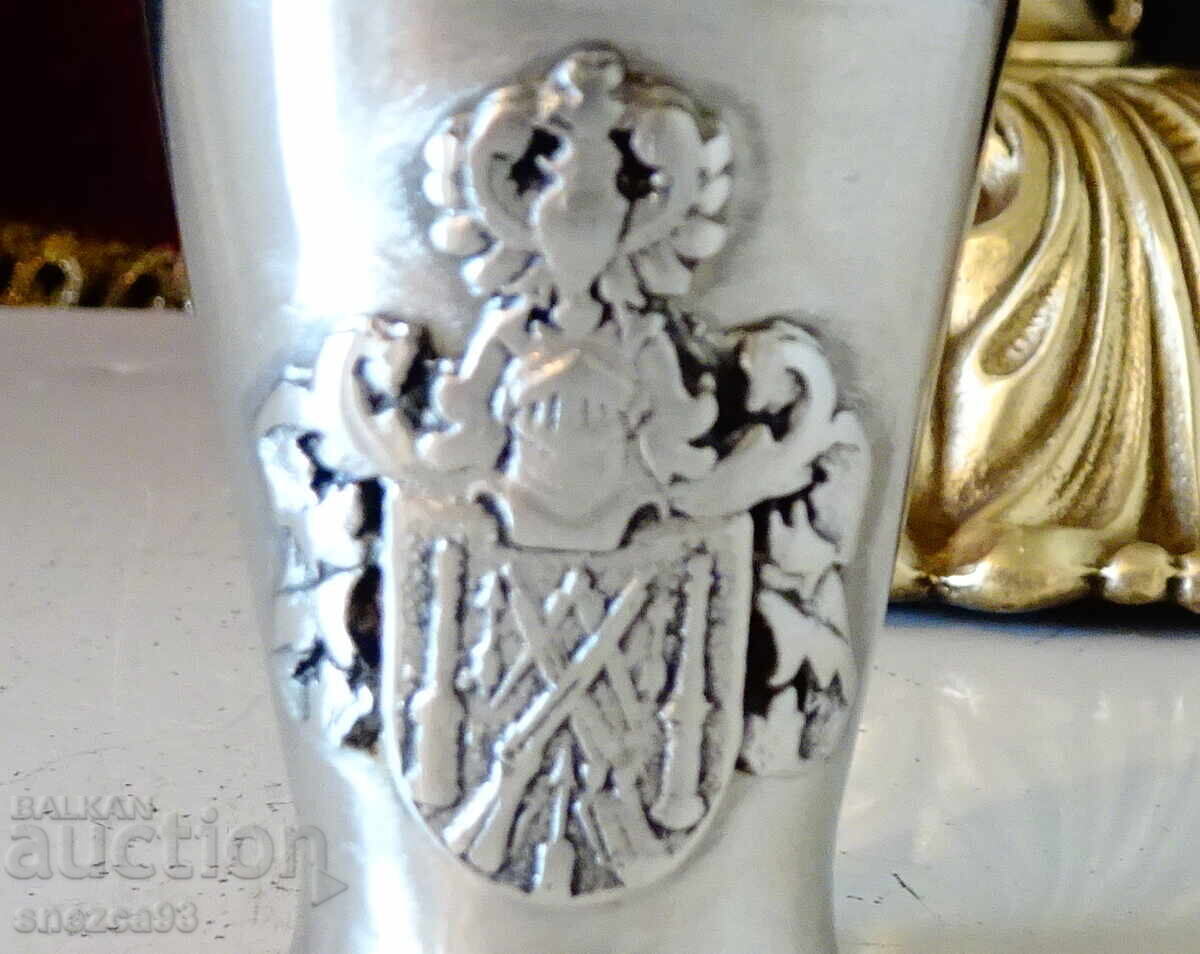 Калаена чаша за ракия,орел,рицар,пушки. с цена € 9.99 | 19.54 лв.