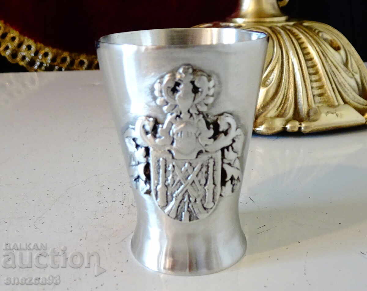 Калаена чаша за ракия,орел,рицар,пушки.