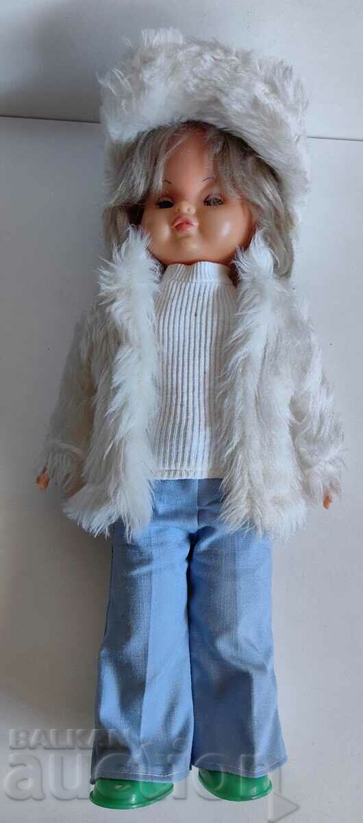 Доставка на ПРЕКРАСНА РЯДКА СОЦ КУКЛА СЪС ЗАТВАРЯЩИ СЕ ОЧИ