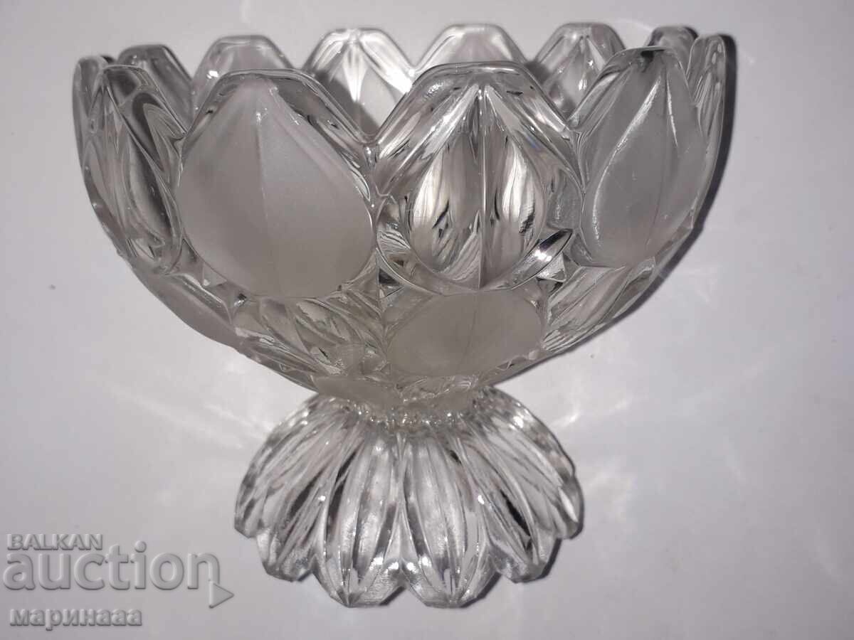 FRUCTIERĂ DIN CRISTAL. 654 GR. SUEDIA