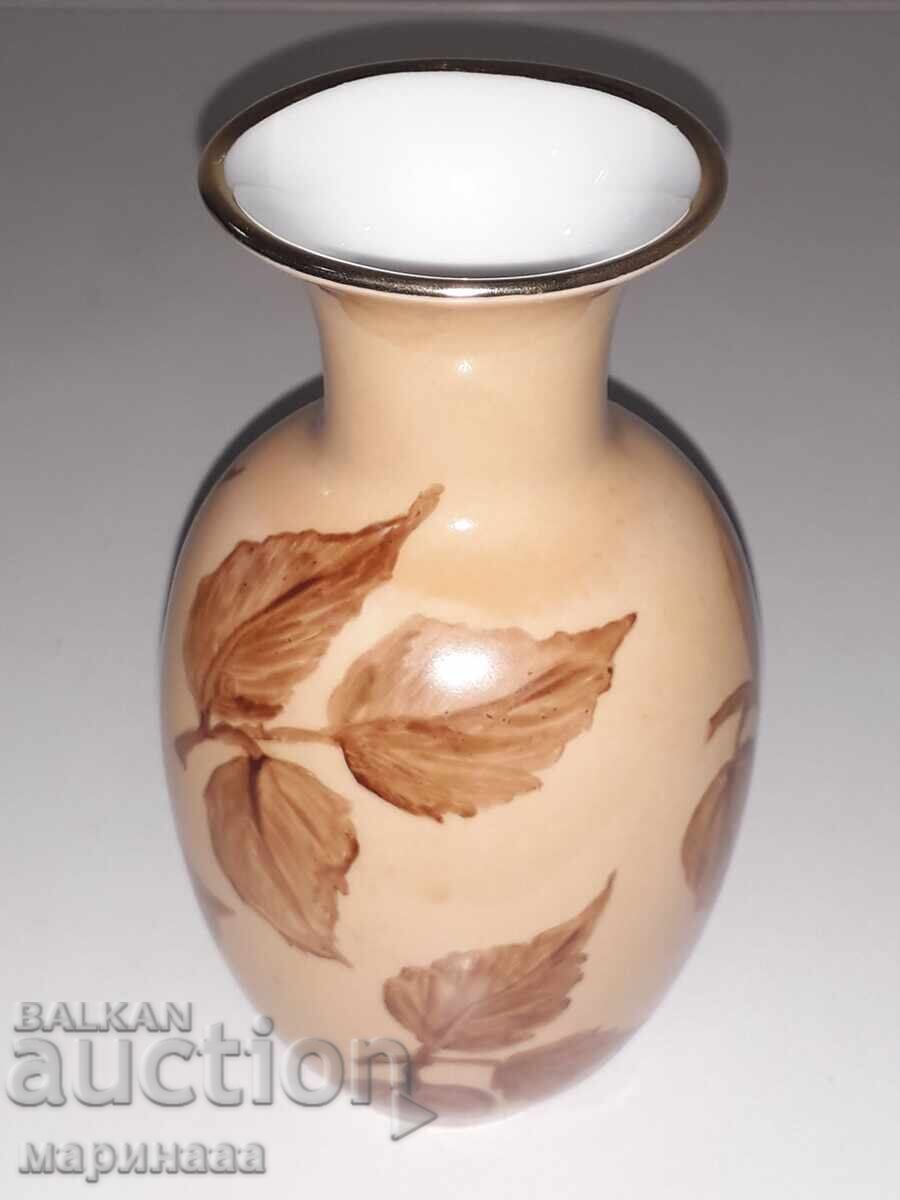 Delivery of VASE. PORCELAIN. GILDING. KPM. GERMANY
