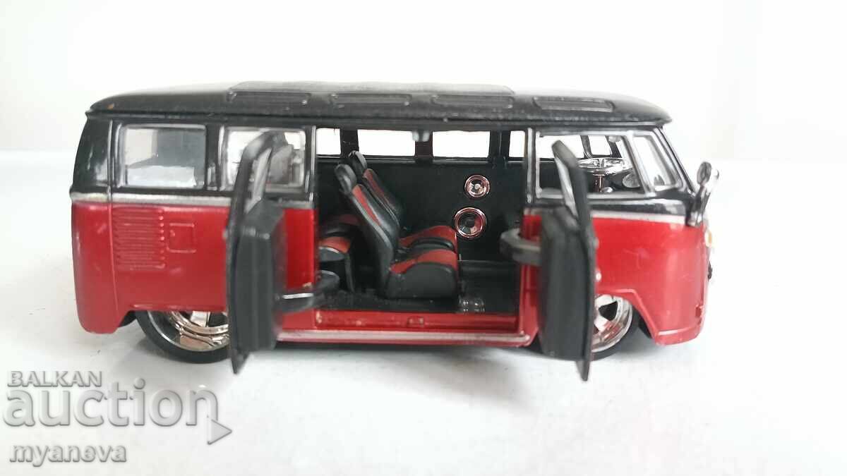 Volkswagen T1 Samba, microbuz metalic de la Bburago cu preț € 15.00 | 29.34 BGN