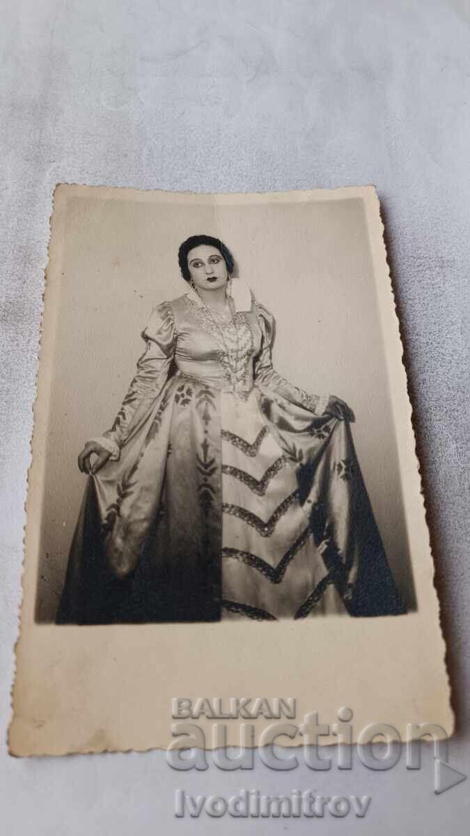 Fotografie Sofia Jevna în rochie de ocazie 1937