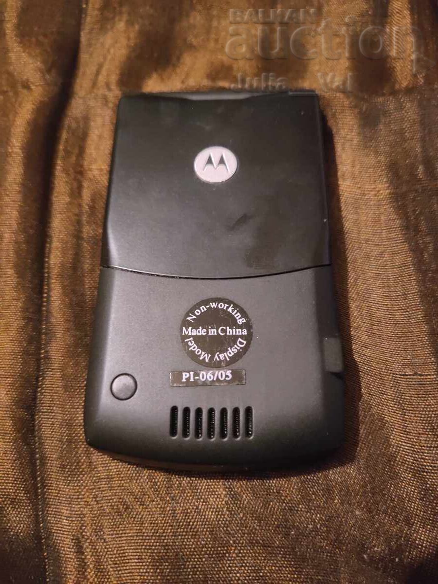 Motorola RAZR V3 dummy unit starting from 0.01 cents with price € 0.01 | 0.02 BGN