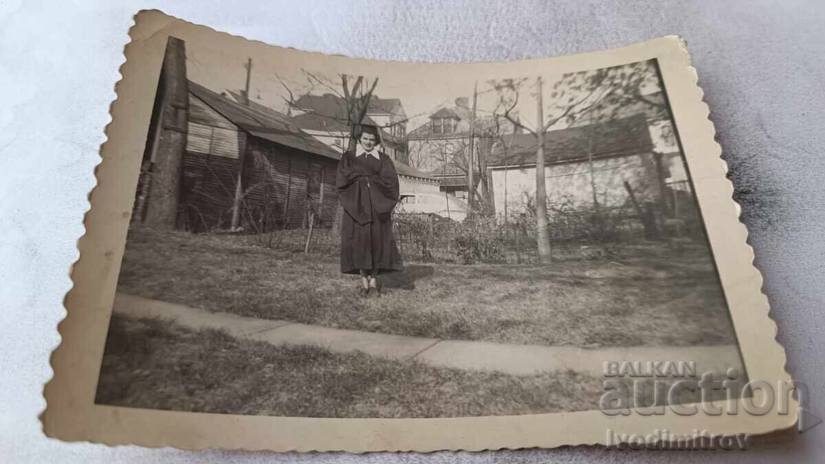 Φωτογραφία νεαρής κοπέλας απόφοιτης αμερικανικού πανεπιστημίου 1919