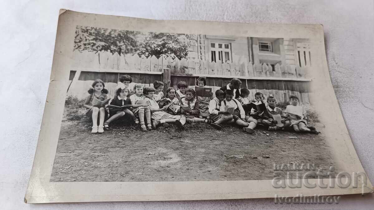 Photo Students in the school yard