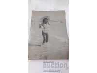 Снимка Малко момиченце на брега на морето