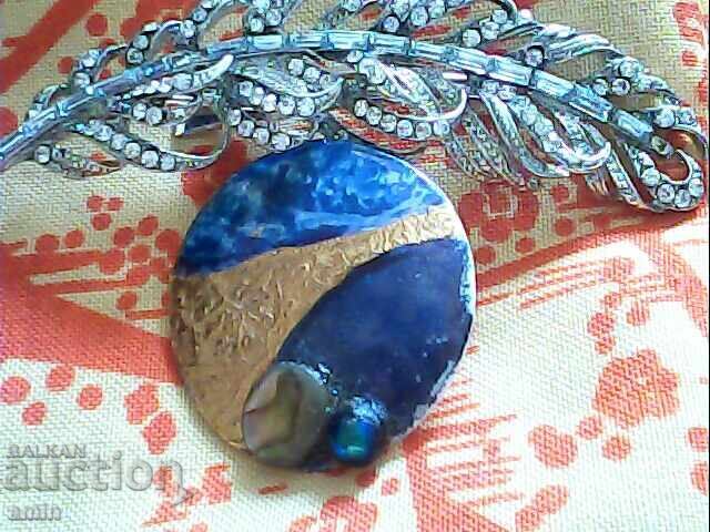 красиви брошки с цена € 4.00 | 7.82 лв.