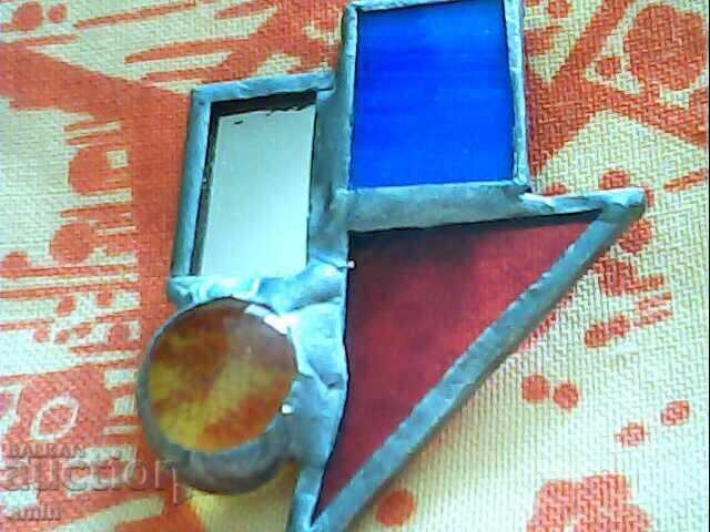 Доставка на красиви брошки