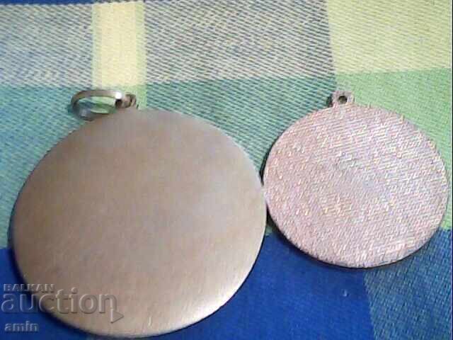 Licitație vechi obiecte religioase de agățat