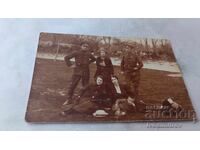 Снимка Офицер войник жени и момченце 1915