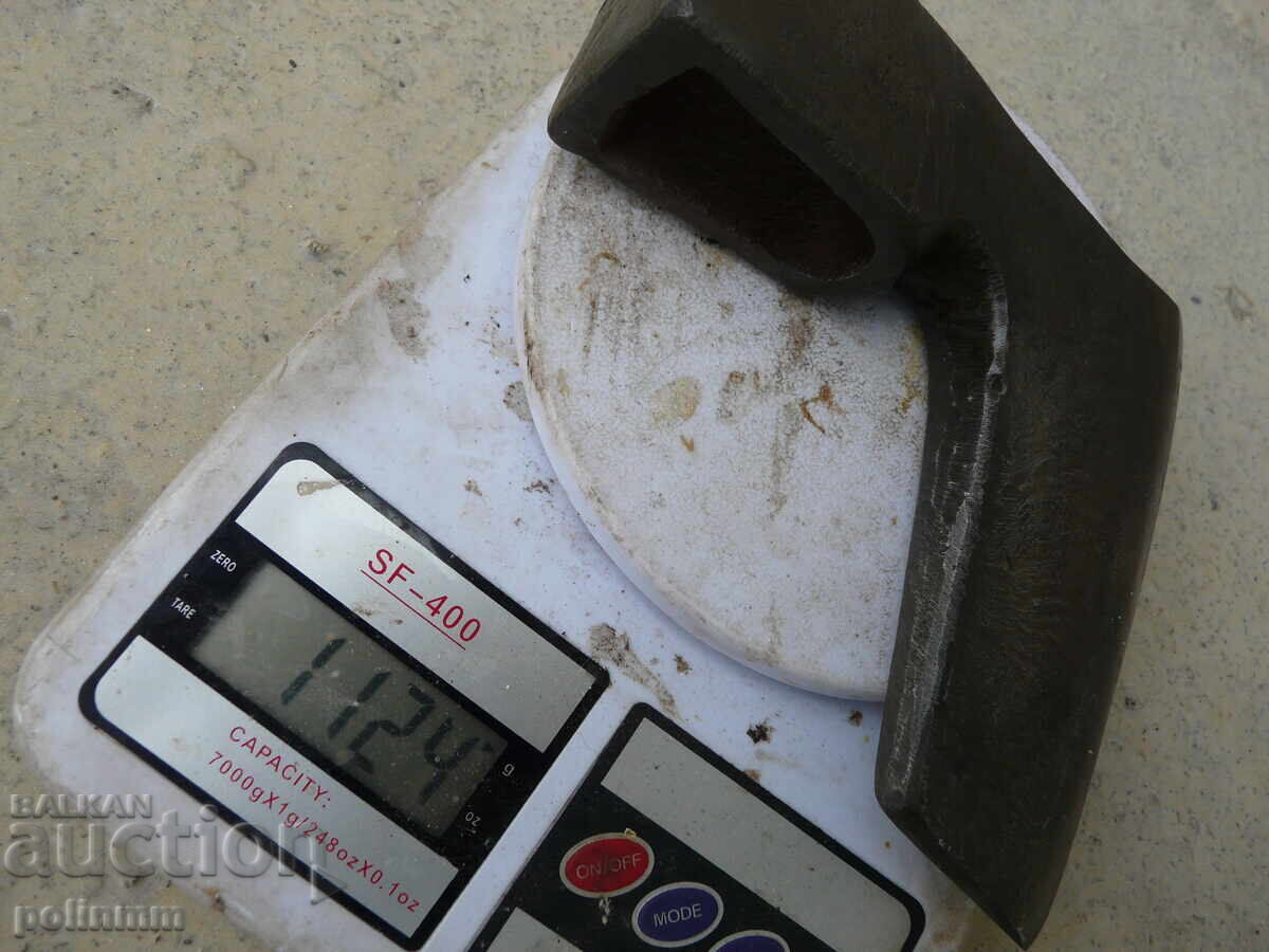 Auction  Old axe - 613