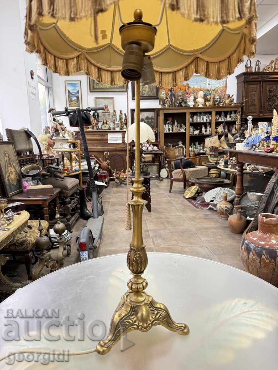 Lampă vintage clasică din bronz. Nr. 8131 cu preț € 65.00 | 127.13 BGN